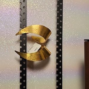 Crescent 🌙 Hoop earrings. NWT. Hammered gold and gorgeous 😍